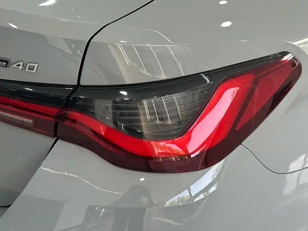 BMW i4 — фото 4