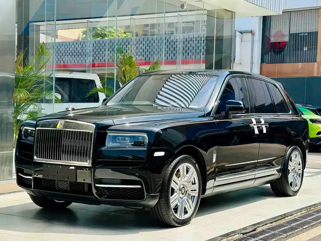 Rolls-Royce Cullinan — фото 1