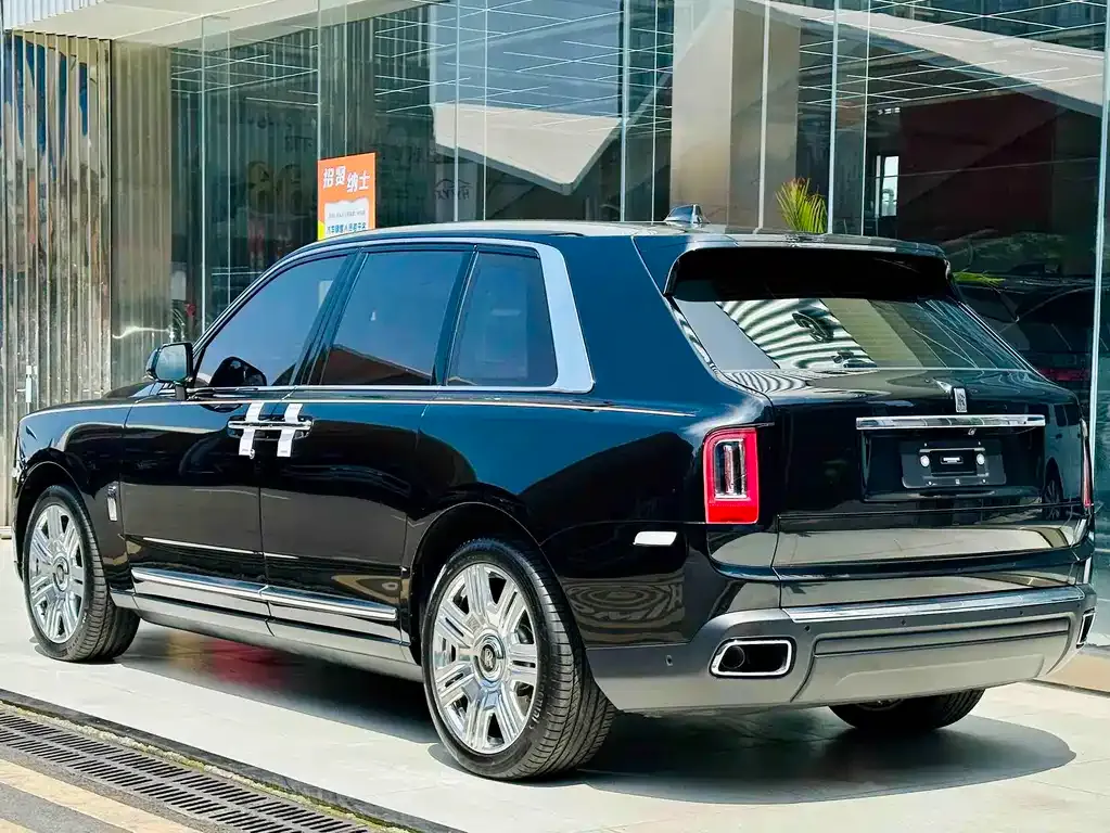 Rolls-Royce Cullinan — фото 9