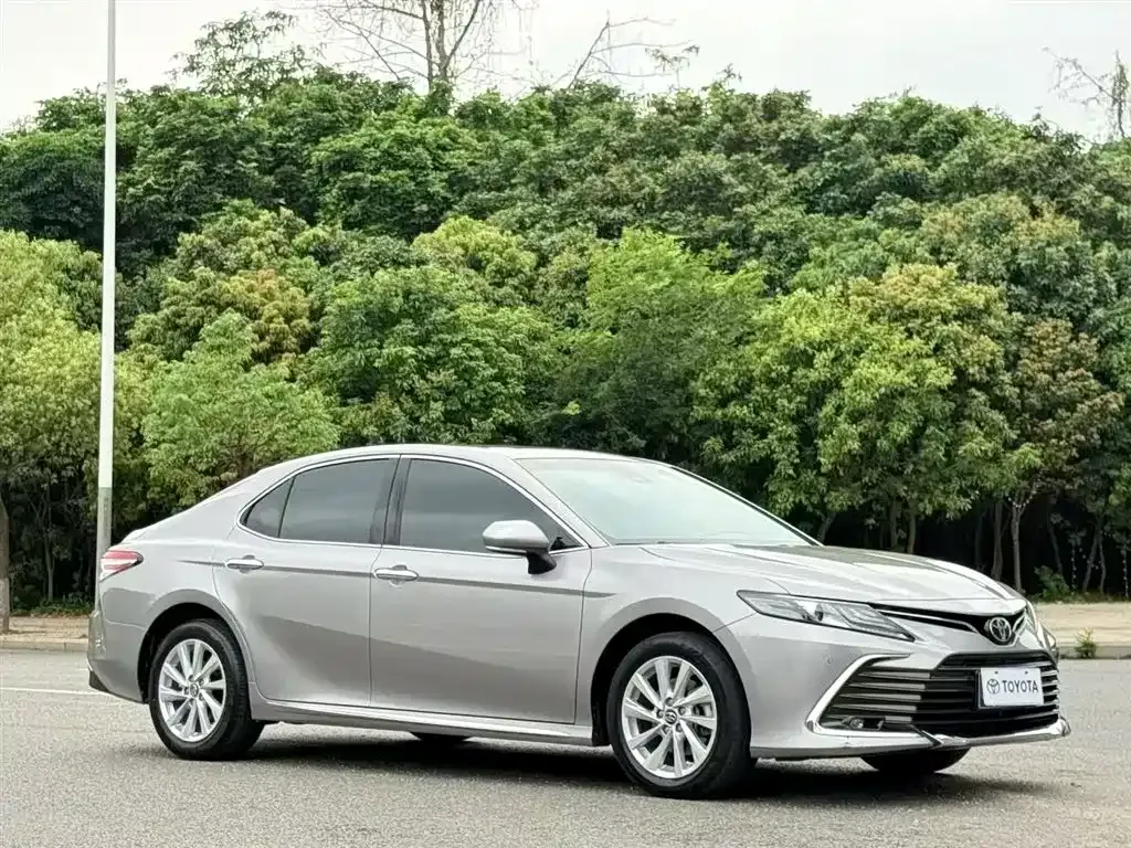 Toyota Camry — фото 9