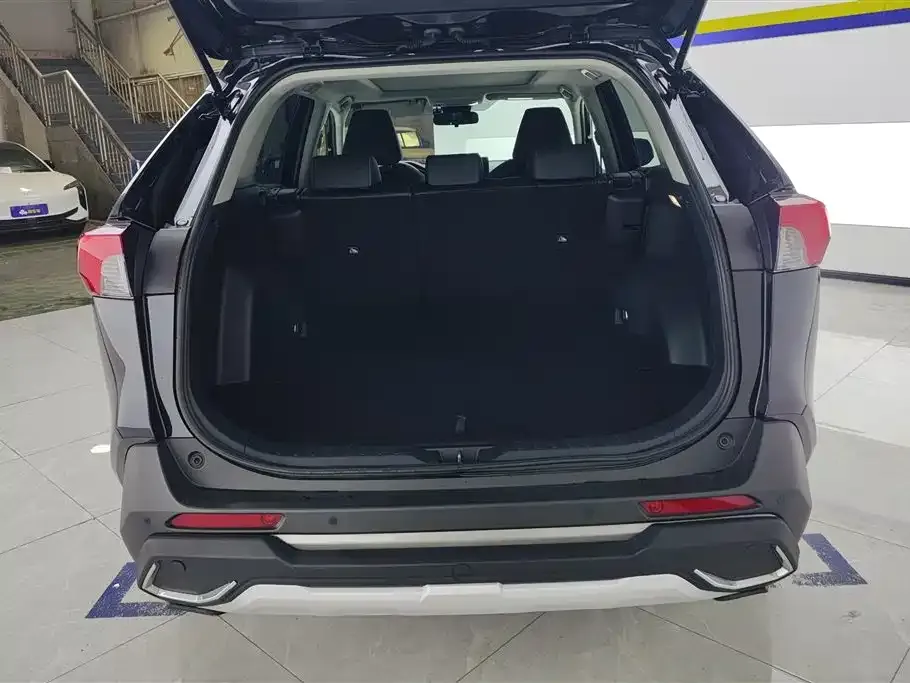 Toyota RAV4 — фото 2