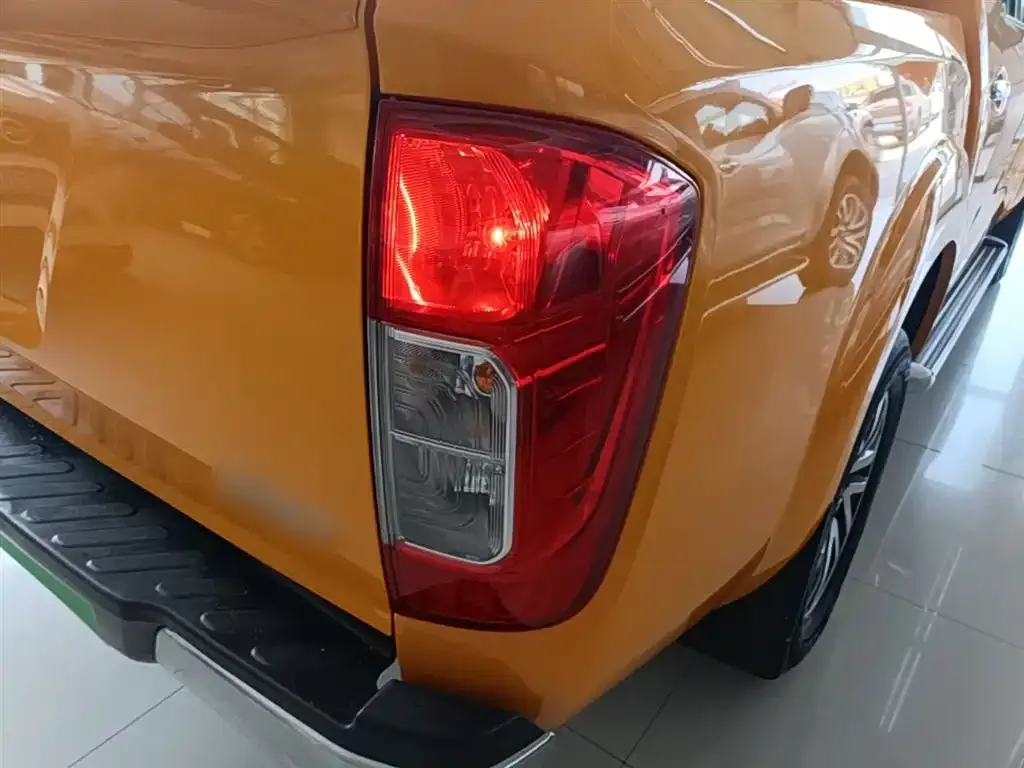 Nissan Navara — фото 6