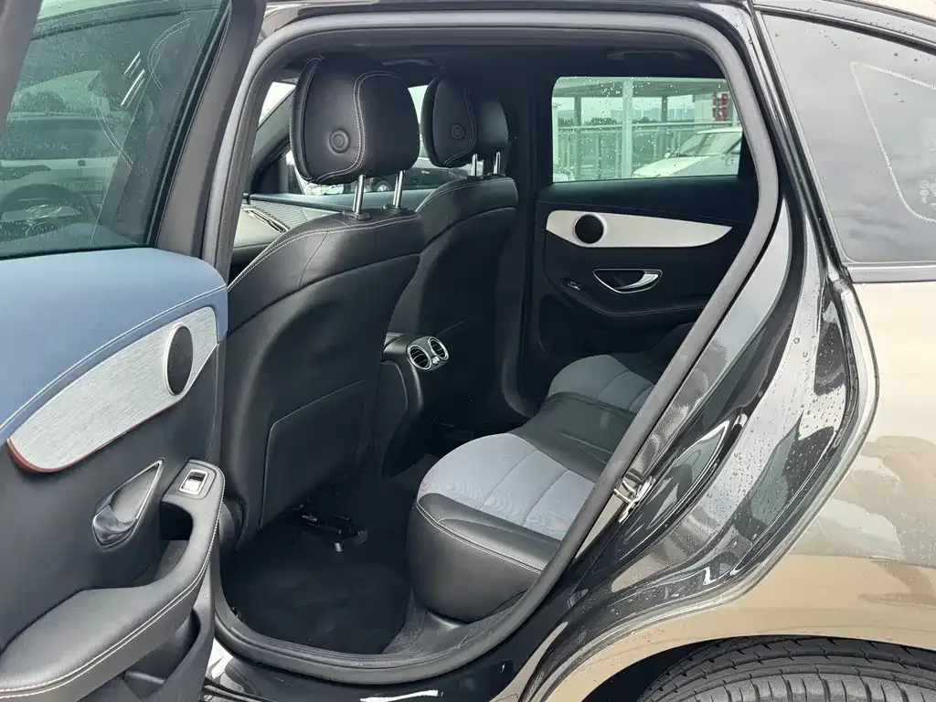 Mercedes-Benz EQC — фото 10