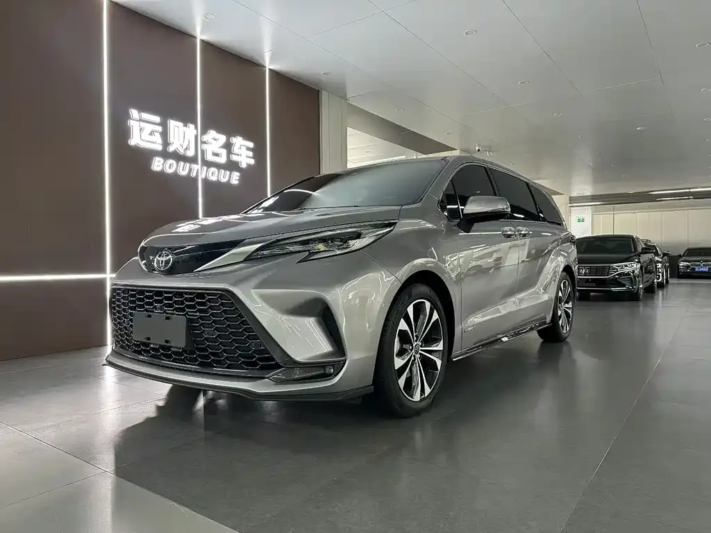 Toyota Granvia — фото 1