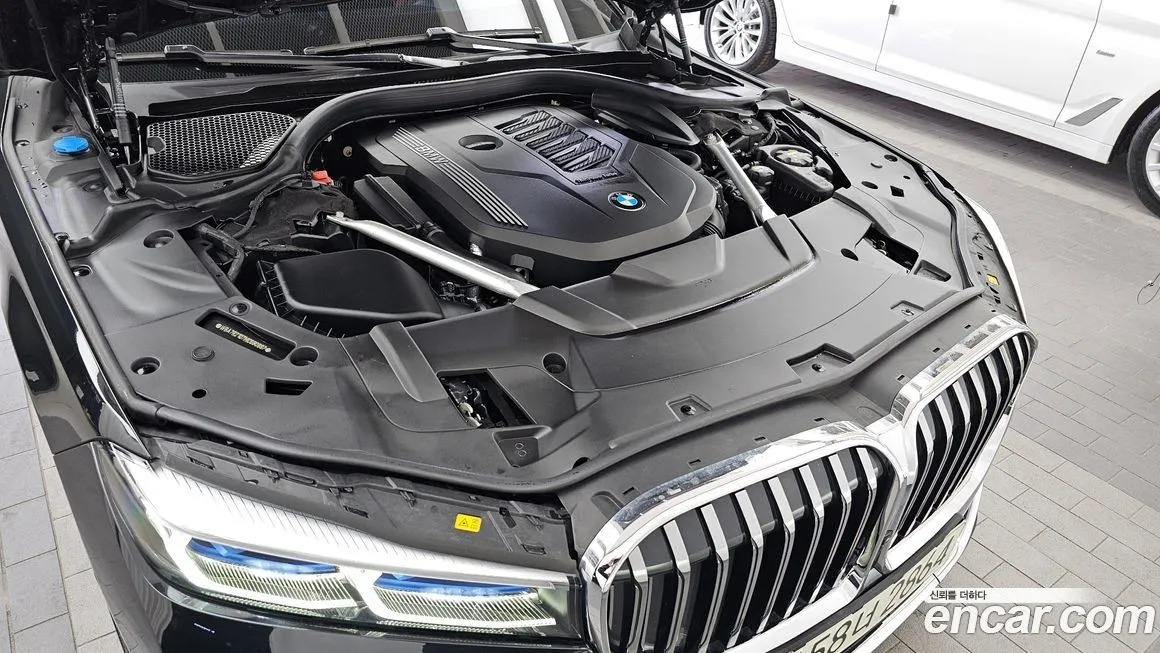 BMW 7-Series — фото 10