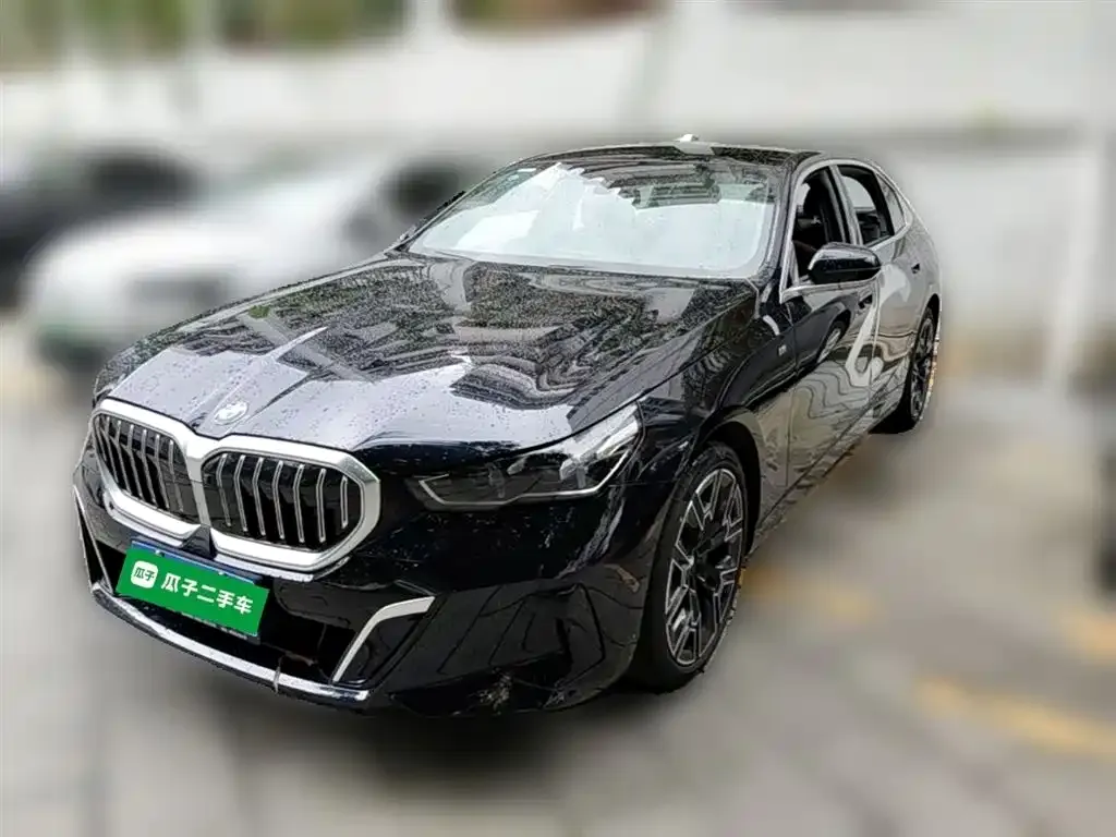 BMW 5 Series — фото 1