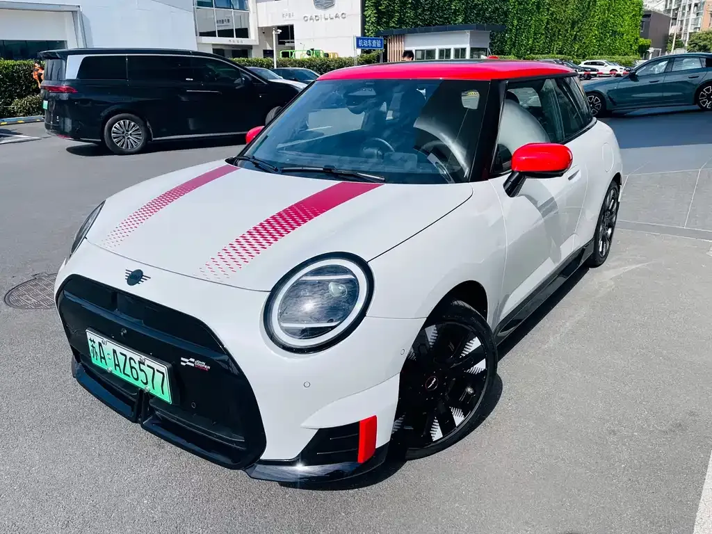 MINI JCW Electric — фото 1