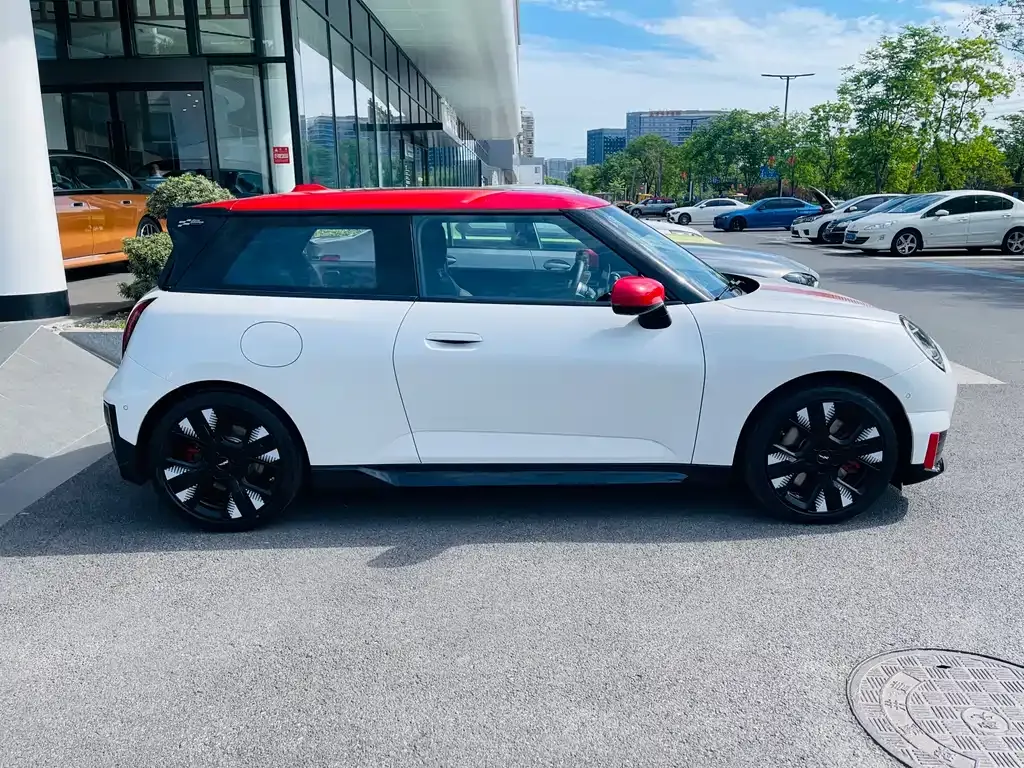 MINI JCW Electric — фото 4