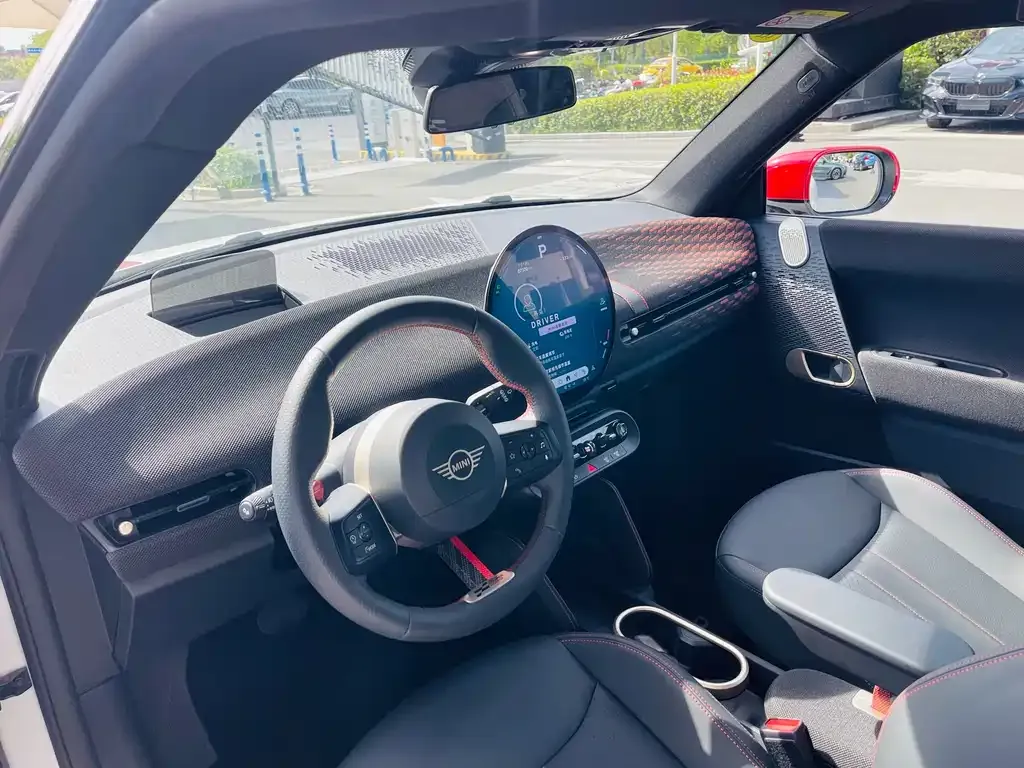MINI JCW Electric — фото 2