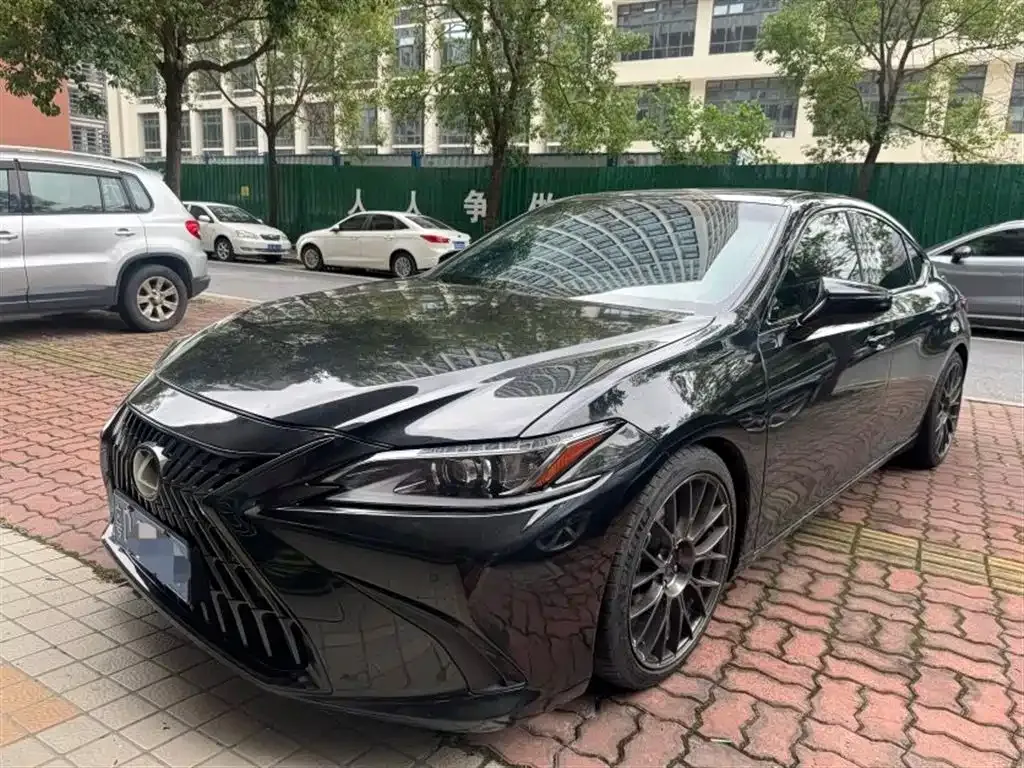 Lexus ES — фото 1
