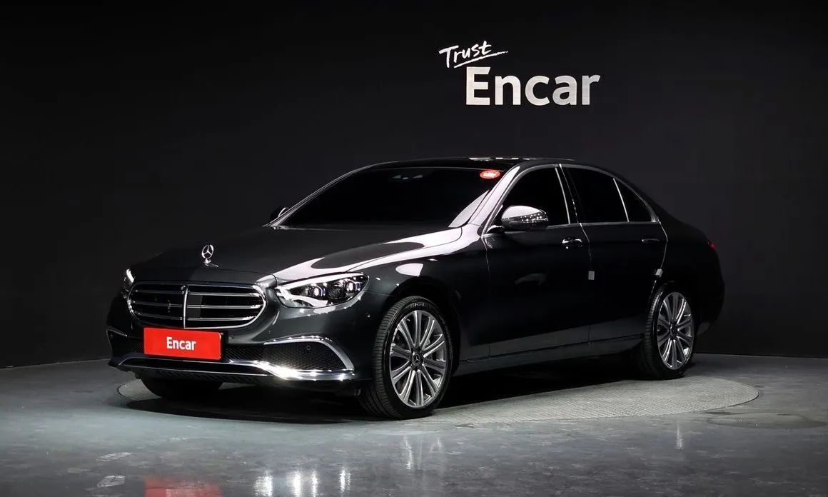 Mercedes-Benz E-Class — фото 1