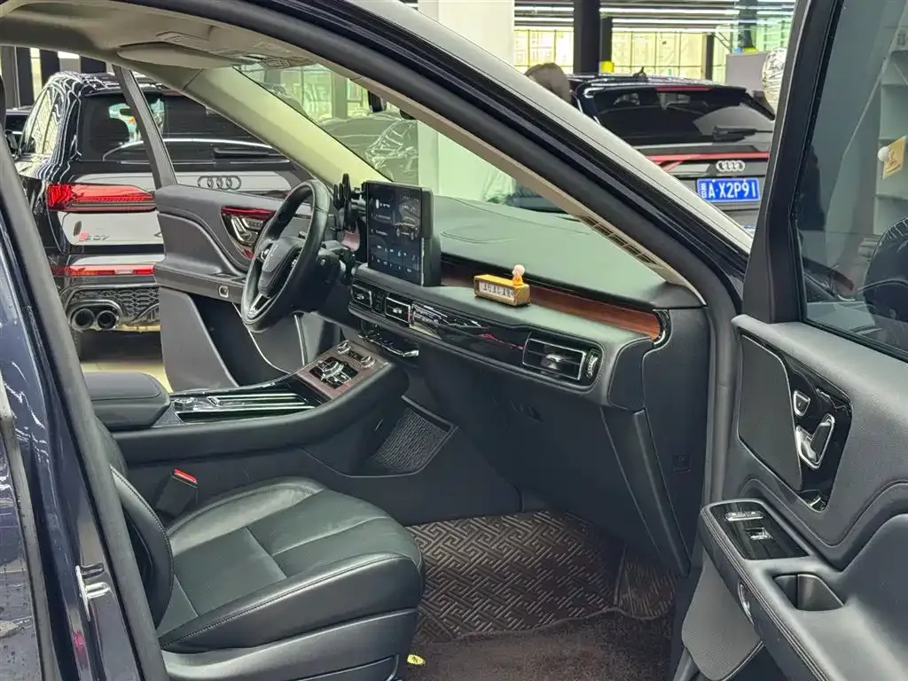 Lincoln Aviator — фото 10