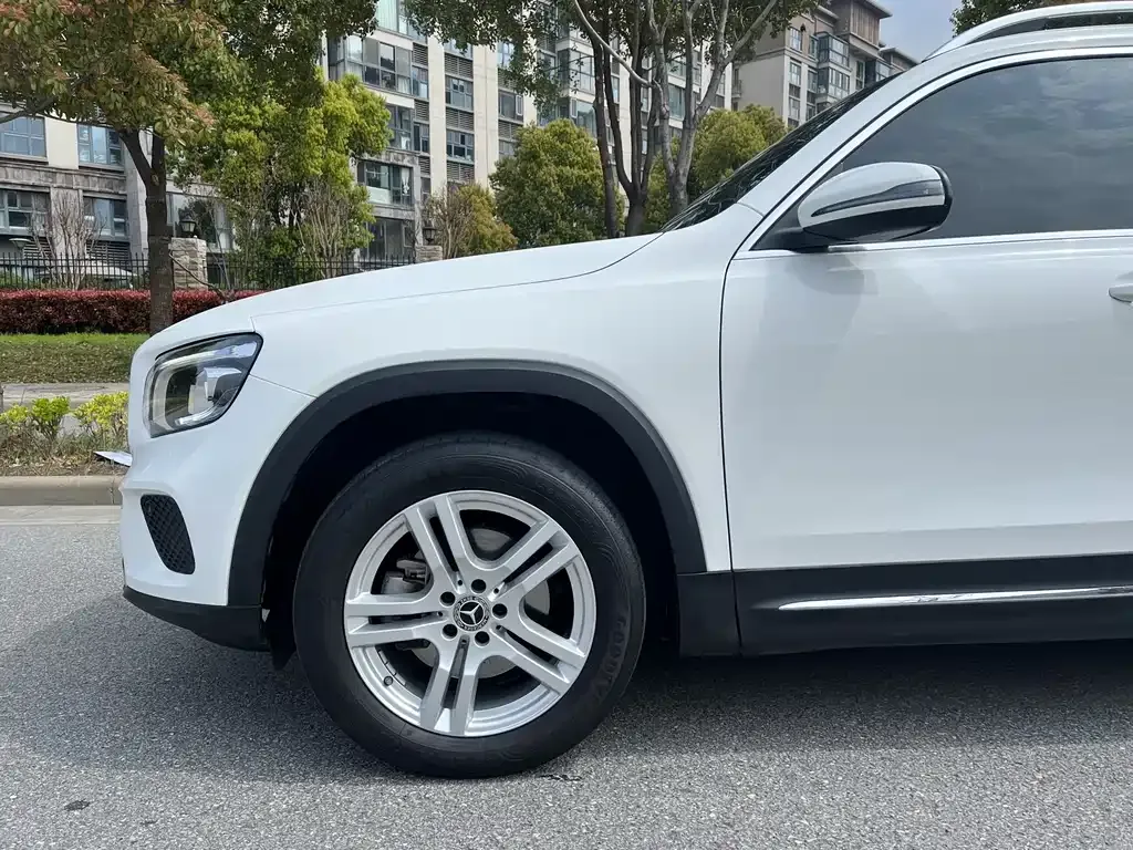 Mercedes-Benz GLB — фото 3