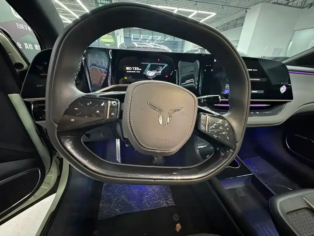 Hongqi EH7 — фото 10