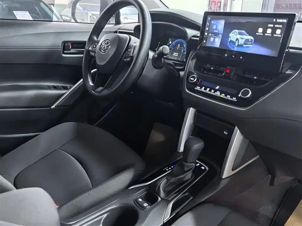 Toyota Corolla Cross — фото 2