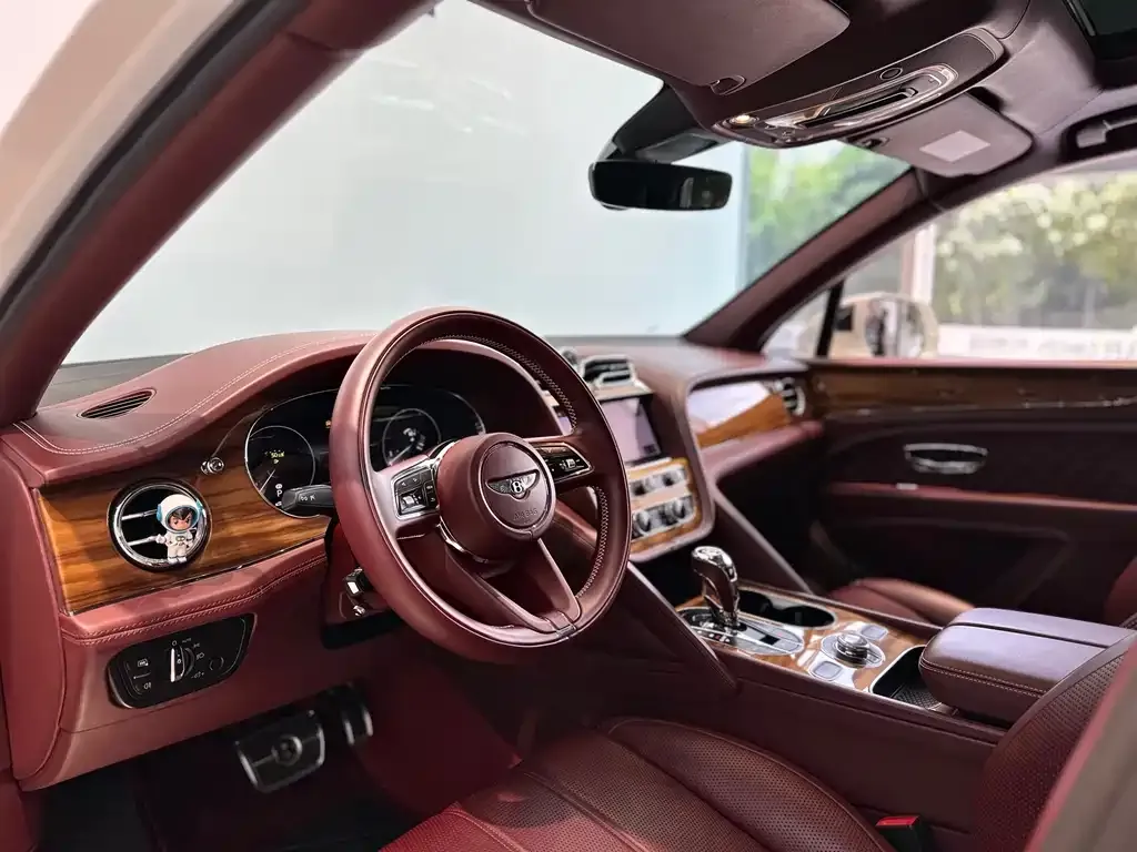 Bentley Bentayga — фото 10