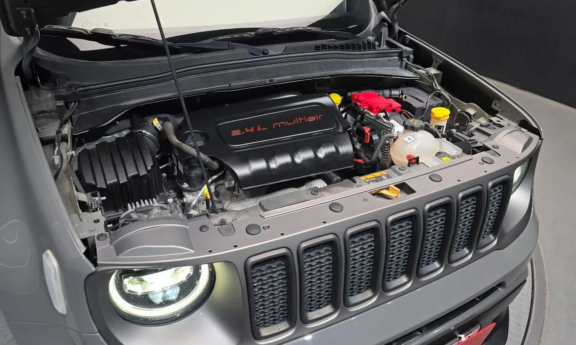 Jeep Renegade — фото 10