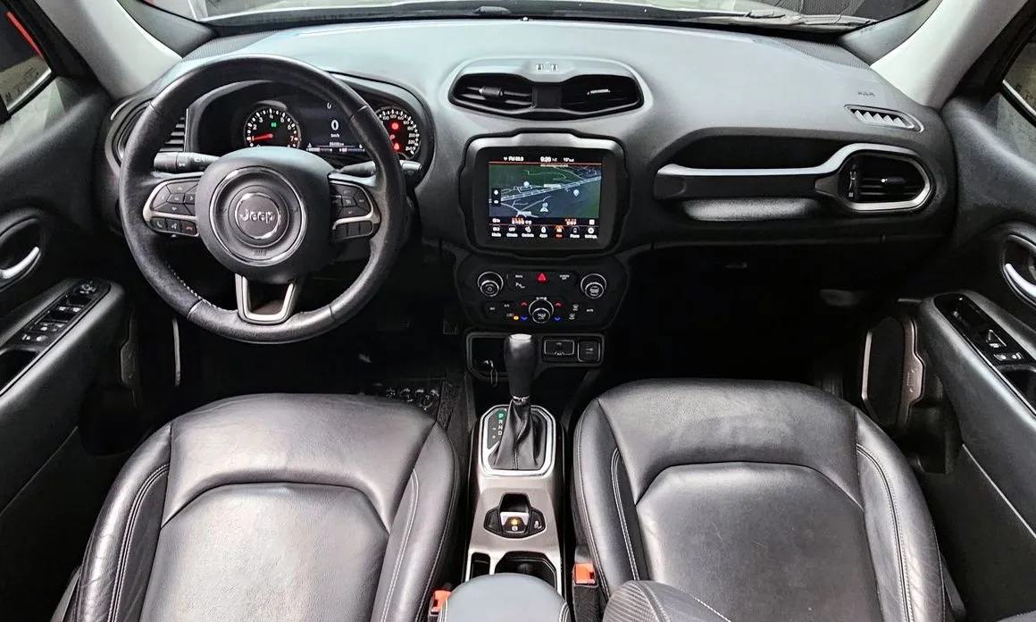 Jeep Renegade — фото 9
