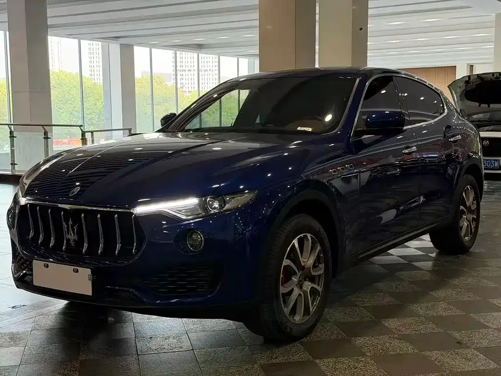 Maserati Levante — фото 1