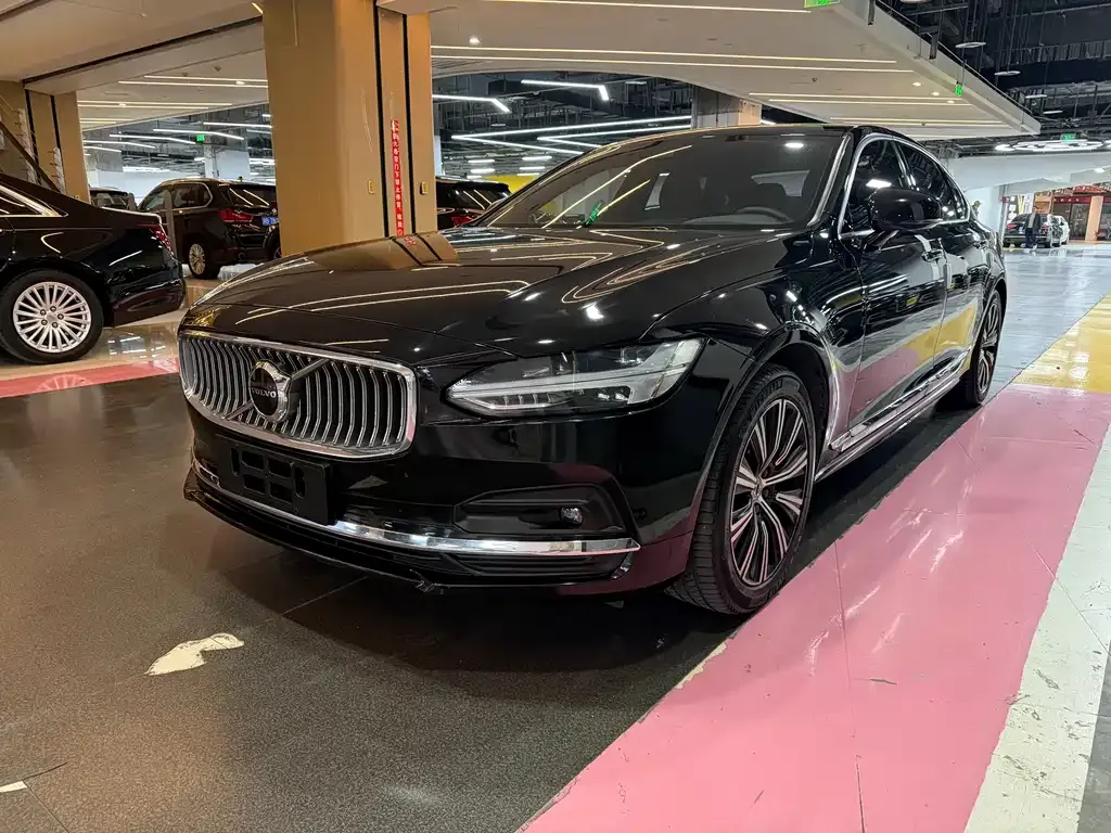Volvo S90 — фото 1