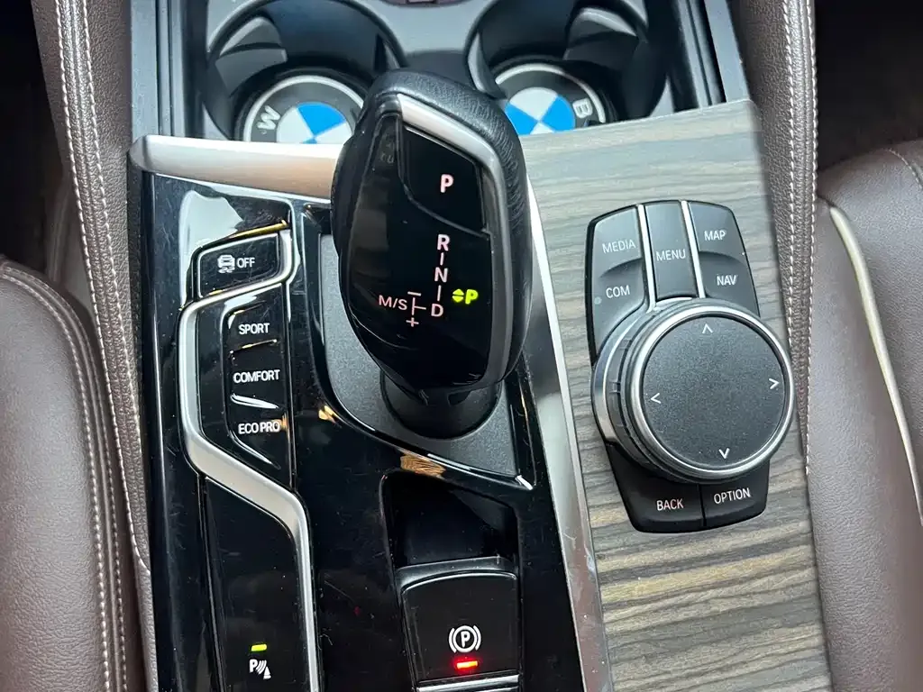 BMW 5 Series — фото 10