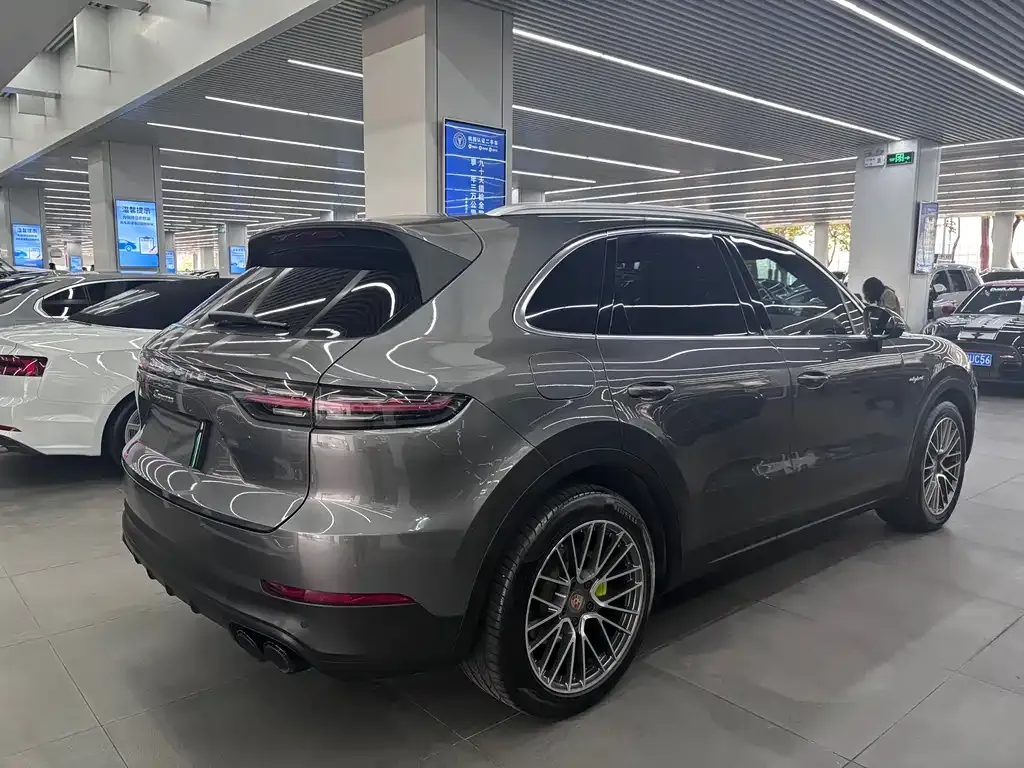 Porsche Cayenne Hybrid — фото 8