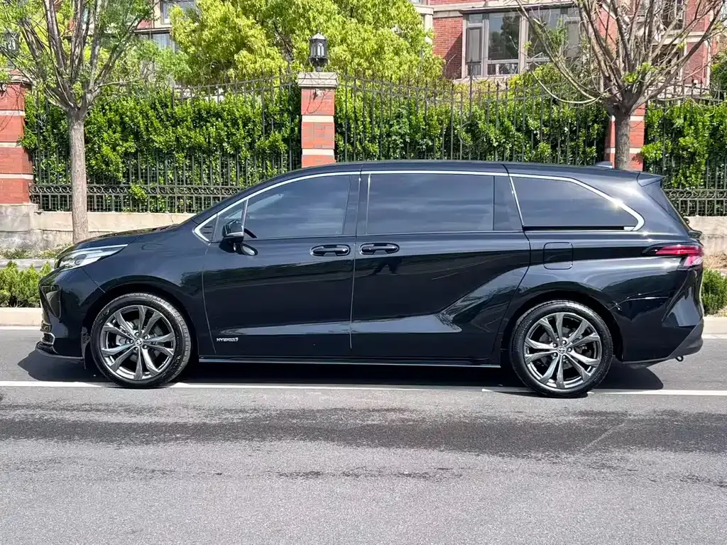 Toyota Sienna — фото 6