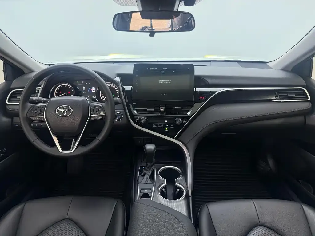 Toyota Camry — фото 10