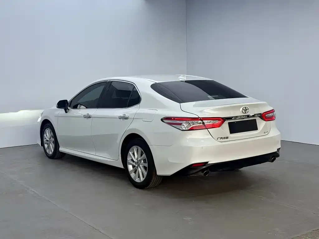 Toyota Camry — фото 4
