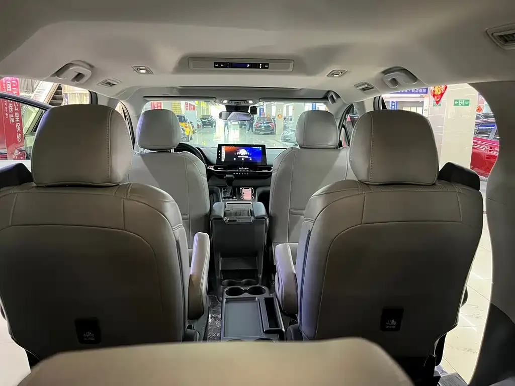 Toyota Sienna — фото 3