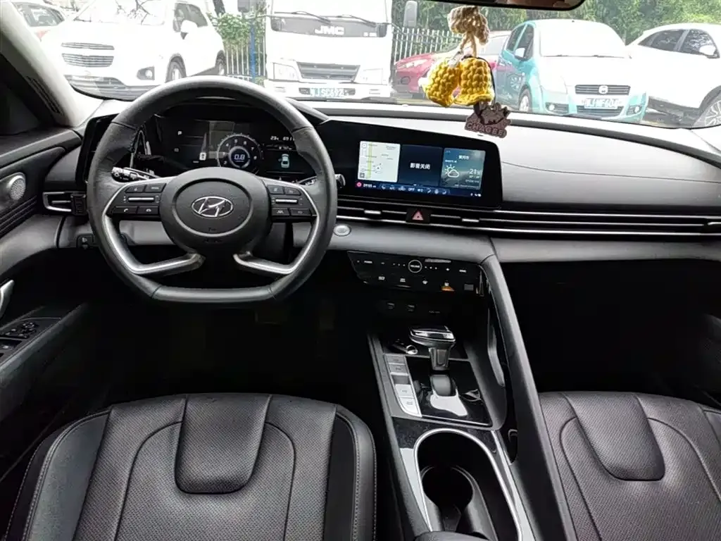 Hyundai Elantra — фото 3