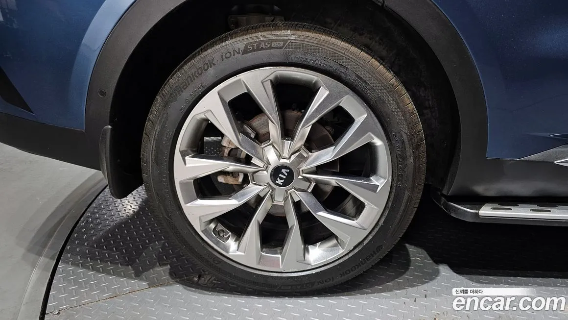 Kia Sorento — фото 7