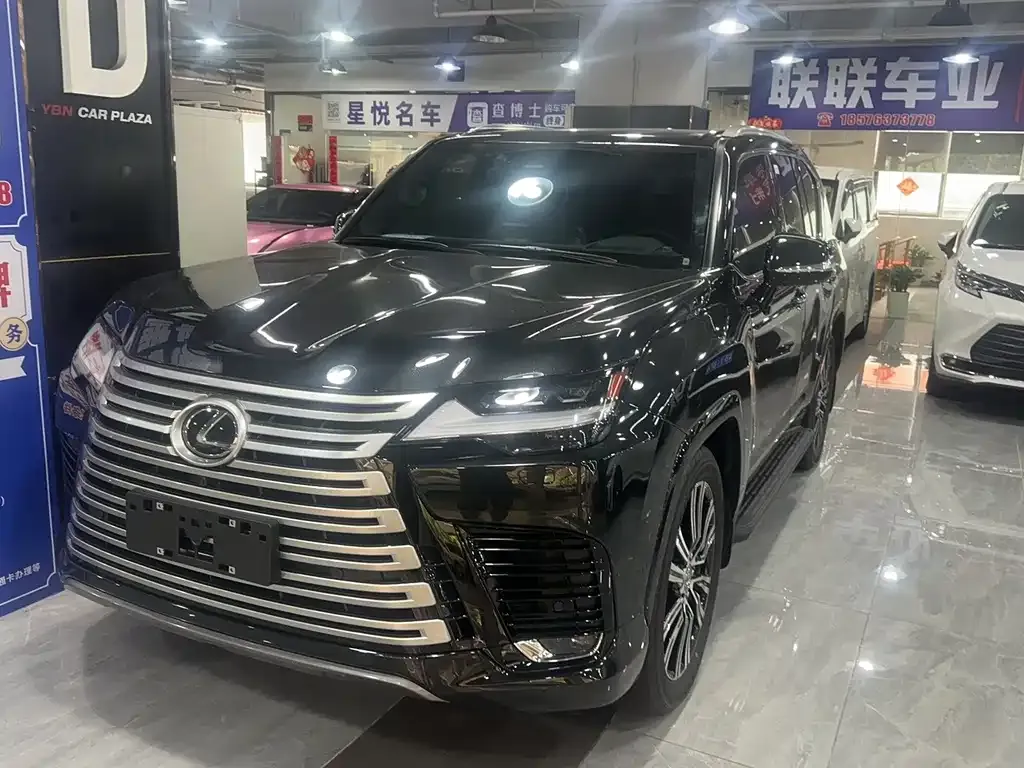 Lexus LX — фото 1