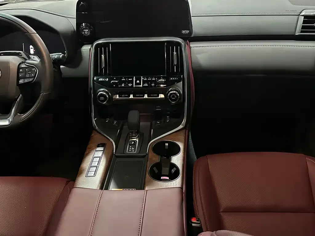 Lexus LX — фото 7