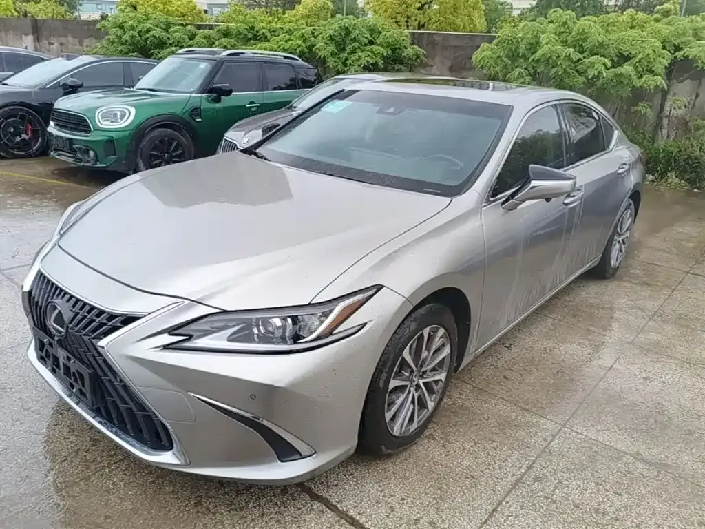 Lexus ES — фото 1