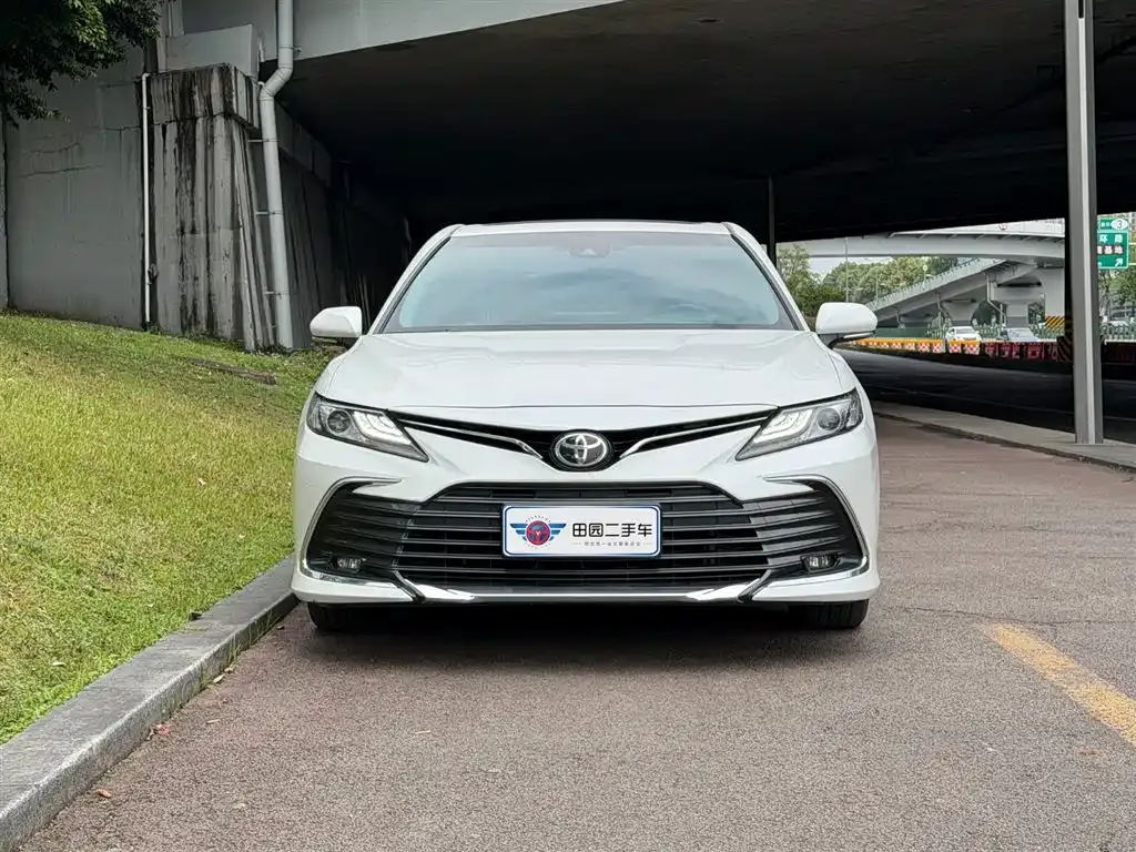 Toyota Camry — фото 3