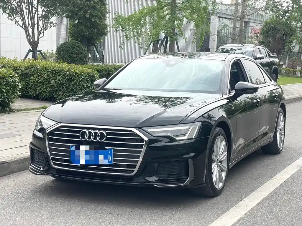 Audi A6L — фото 1
