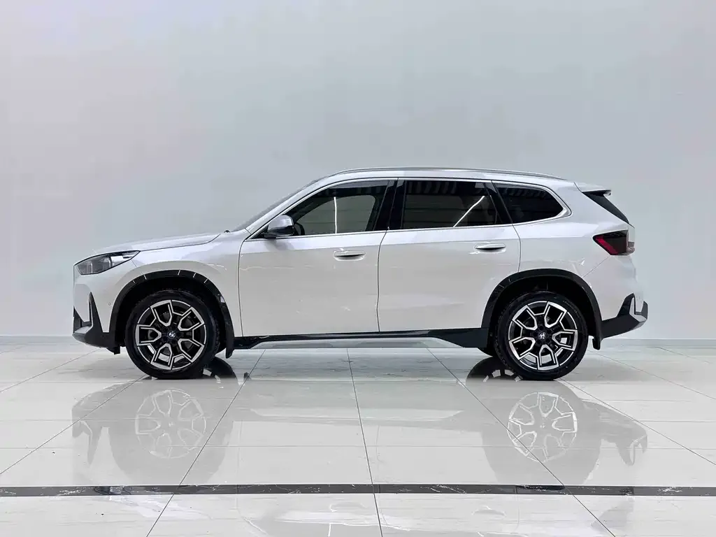 BMW X1 — фото 9