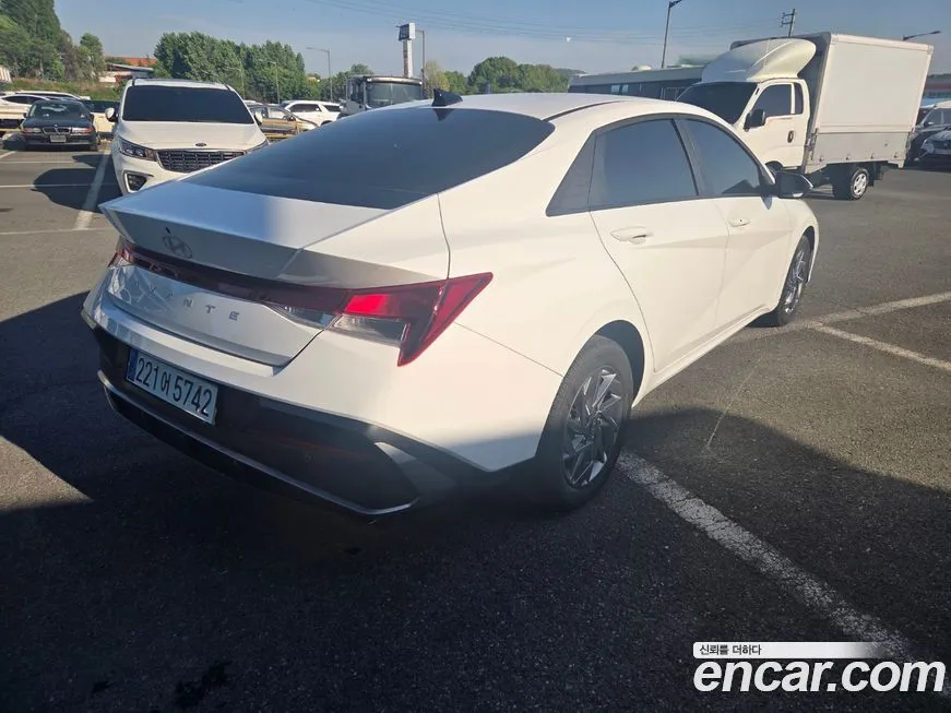 Hyundai AVANTE — фото 3