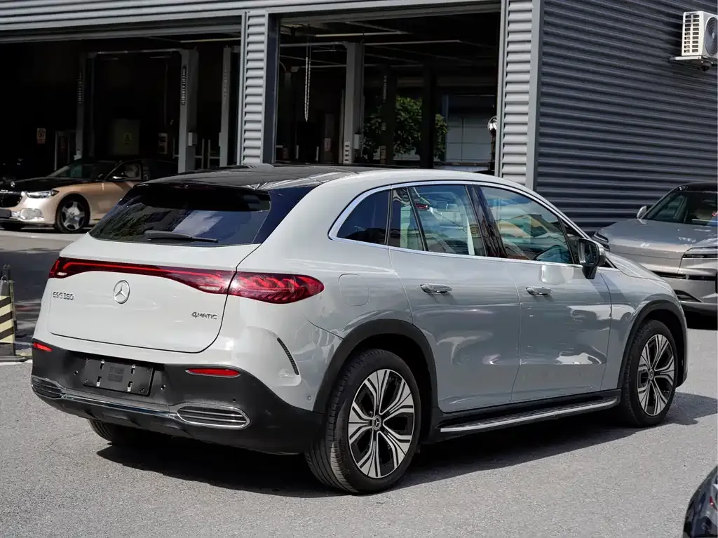 Mercedes-Benz EQE SUV — фото 6