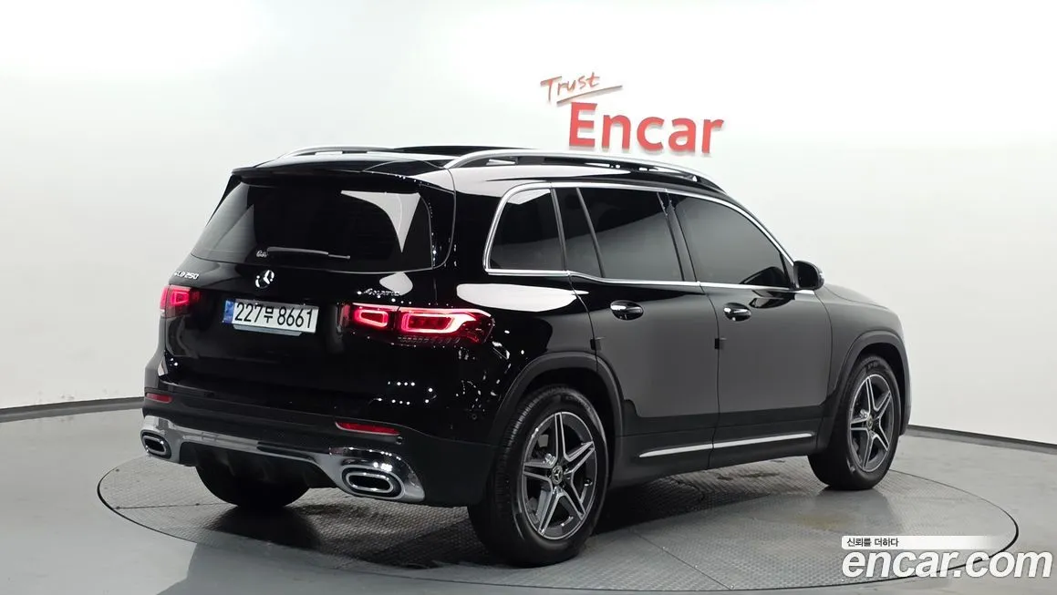 Mercedes-Benz GLB-Class — фото 2