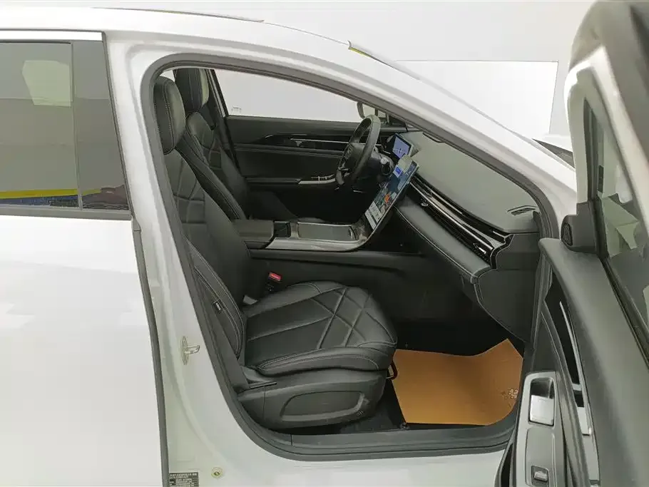 Geely Galaxy L6 — фото 10