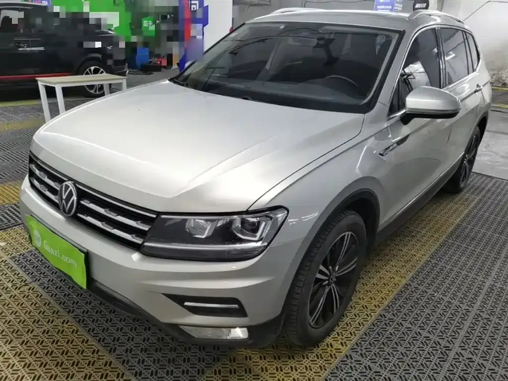 Volkswagen Tiguan L — фото 1