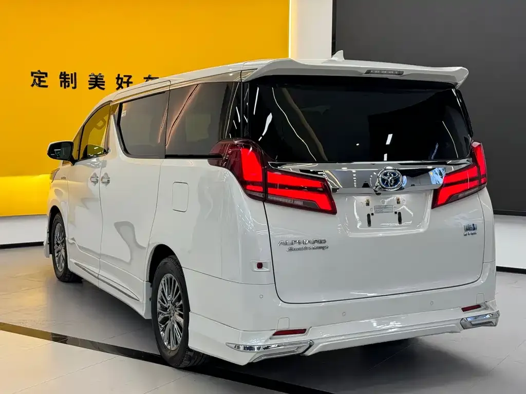 Toyota Alphard — фото 3
