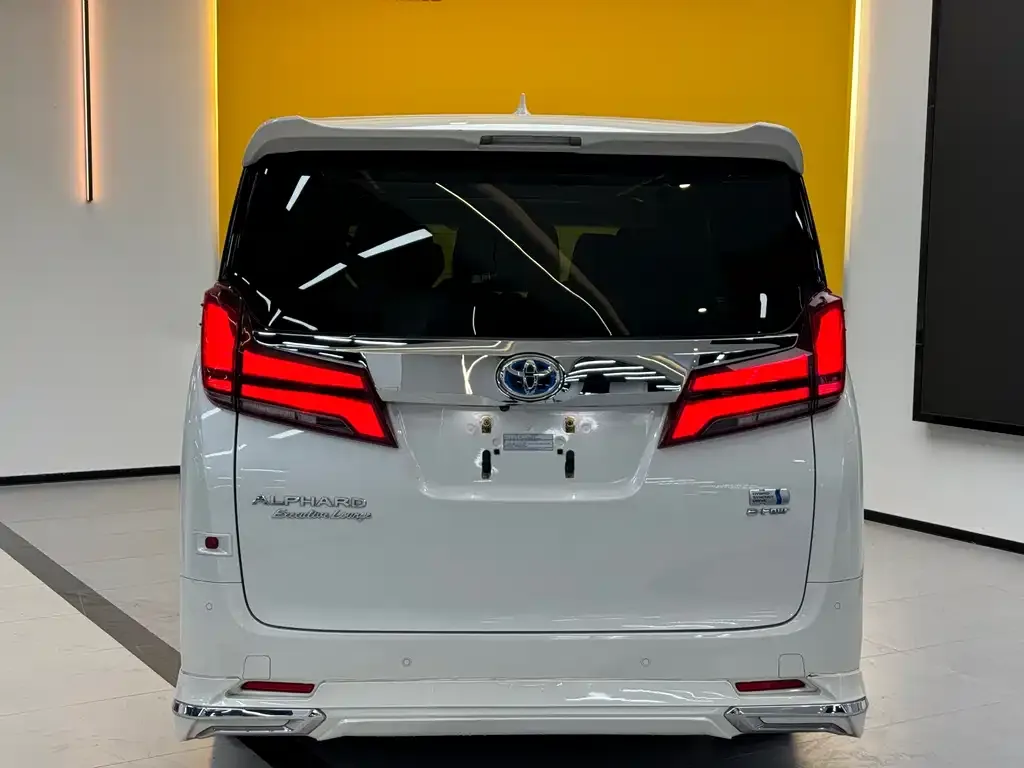 Toyota Alphard — фото 5