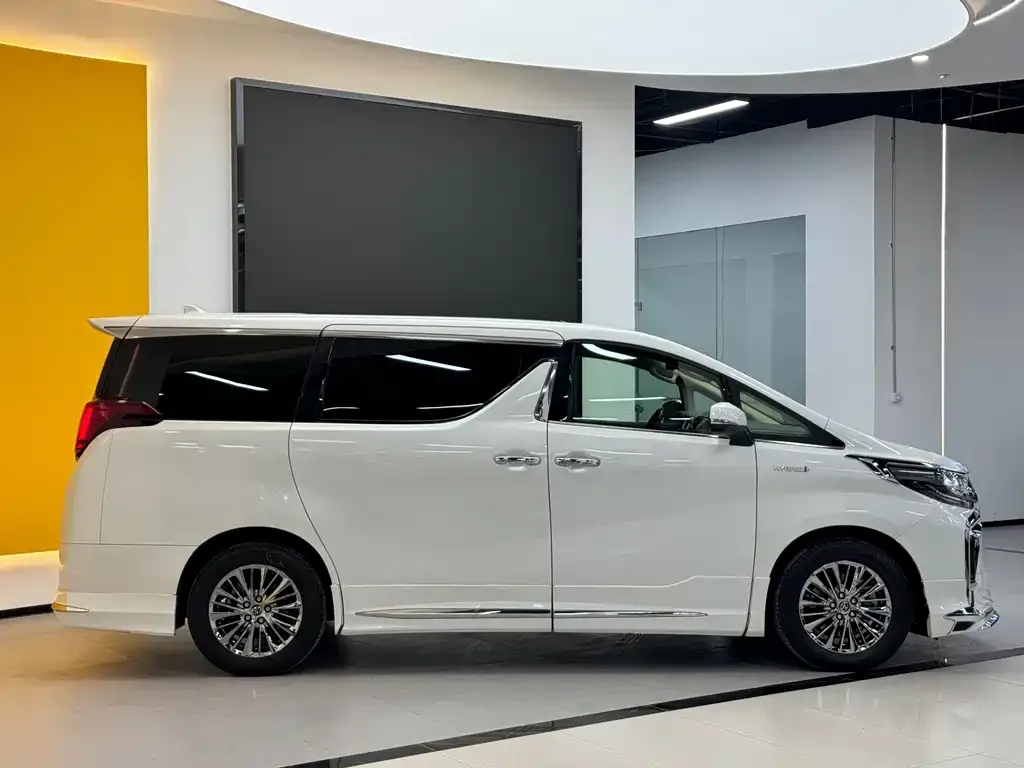 Toyota Alphard — фото 8