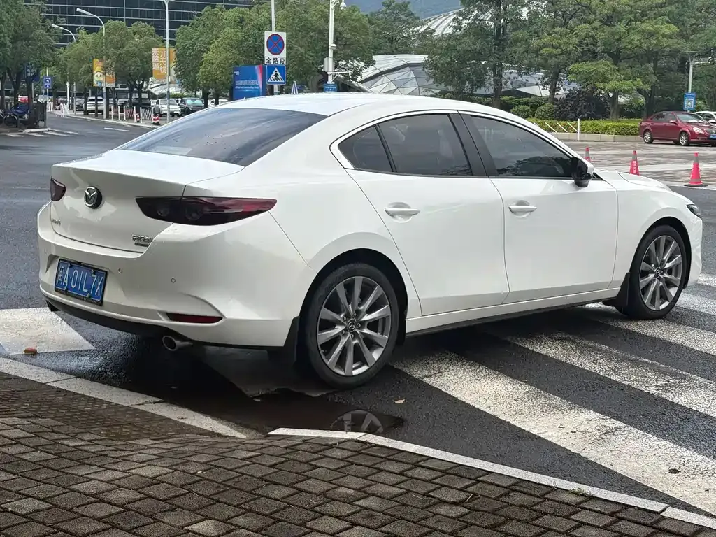 Mazda 3 Axela — фото 10