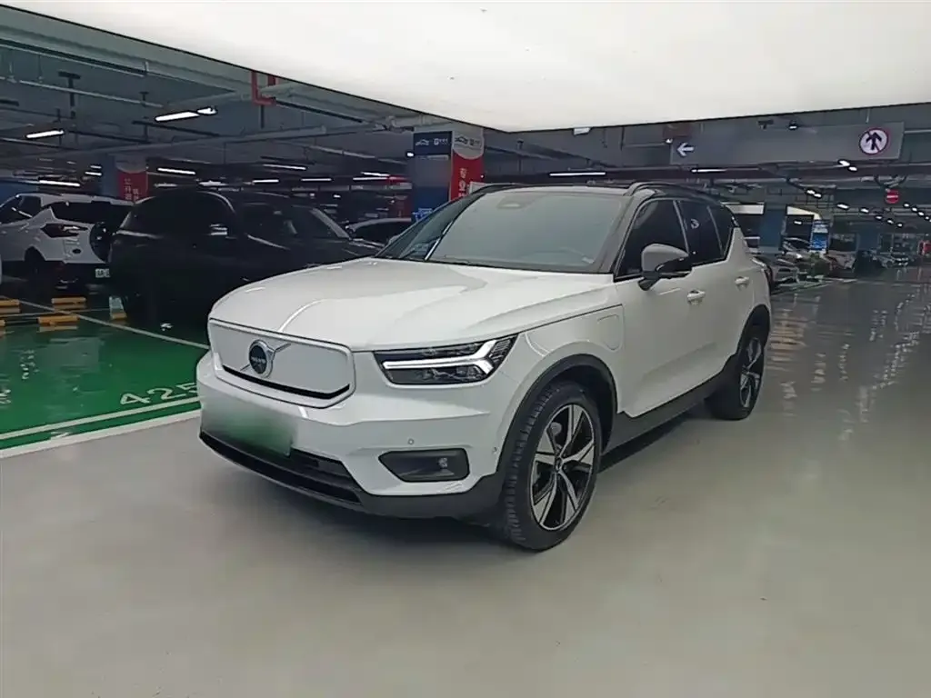 Volvo XC40 NEV — фото 3
