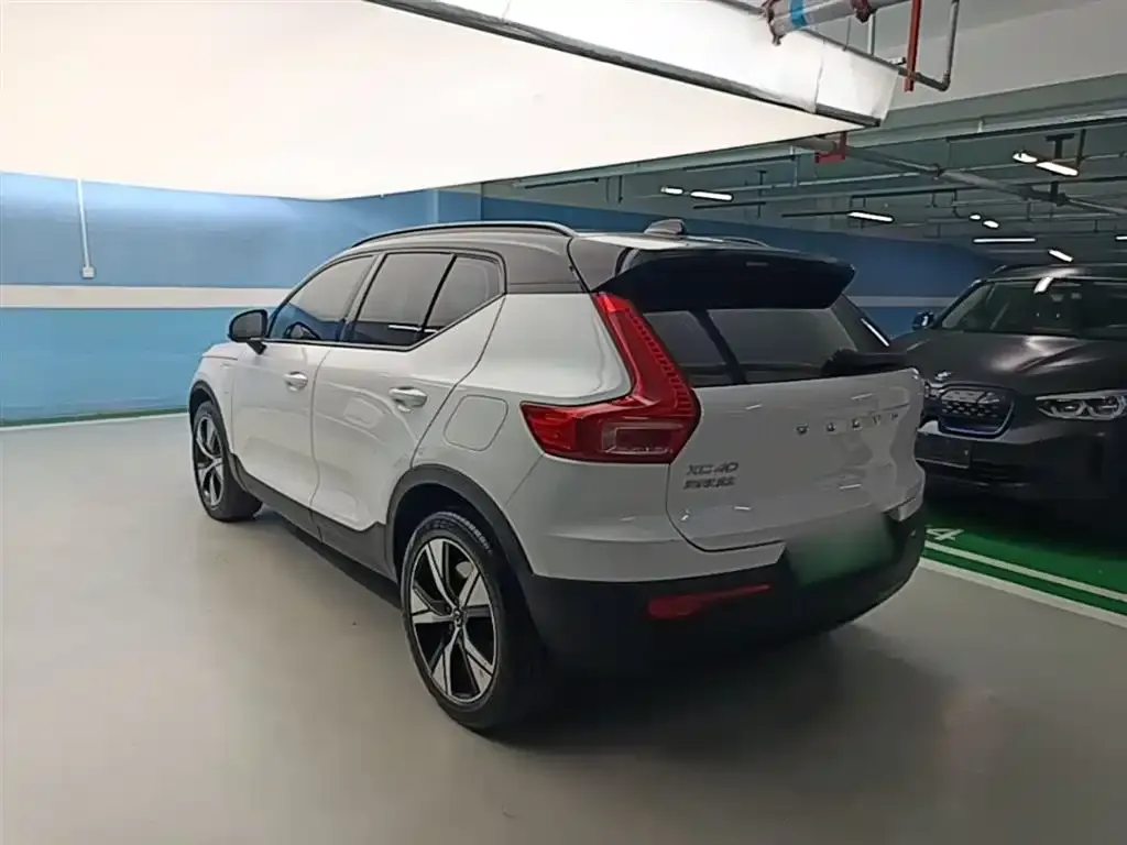 Volvo XC40 NEV — фото 8