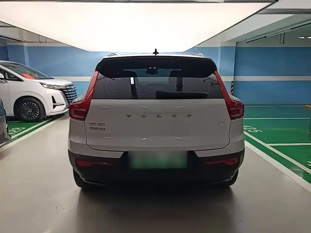 Volvo XC40 NEV — фото 2